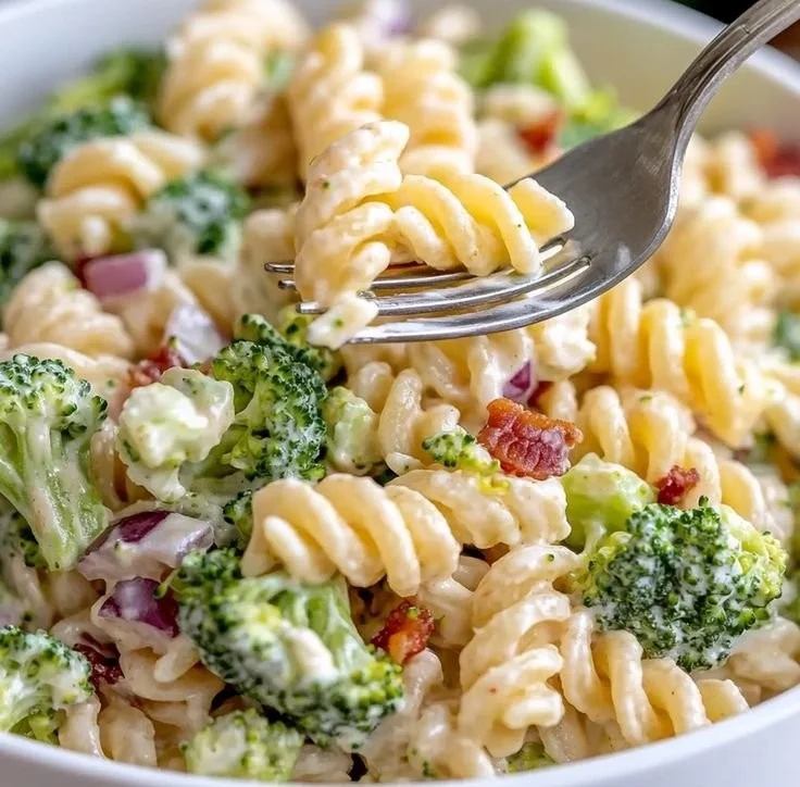 A vibrant bowl of the best broccoli pasta salad with colorful vegetables.